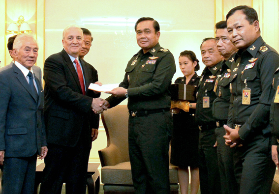 Hemaraj Donates 2 Million Baht to RTA for Flood Relief