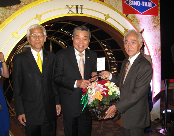 Hemaraj congratulates 50th anniversary of Sino Thai